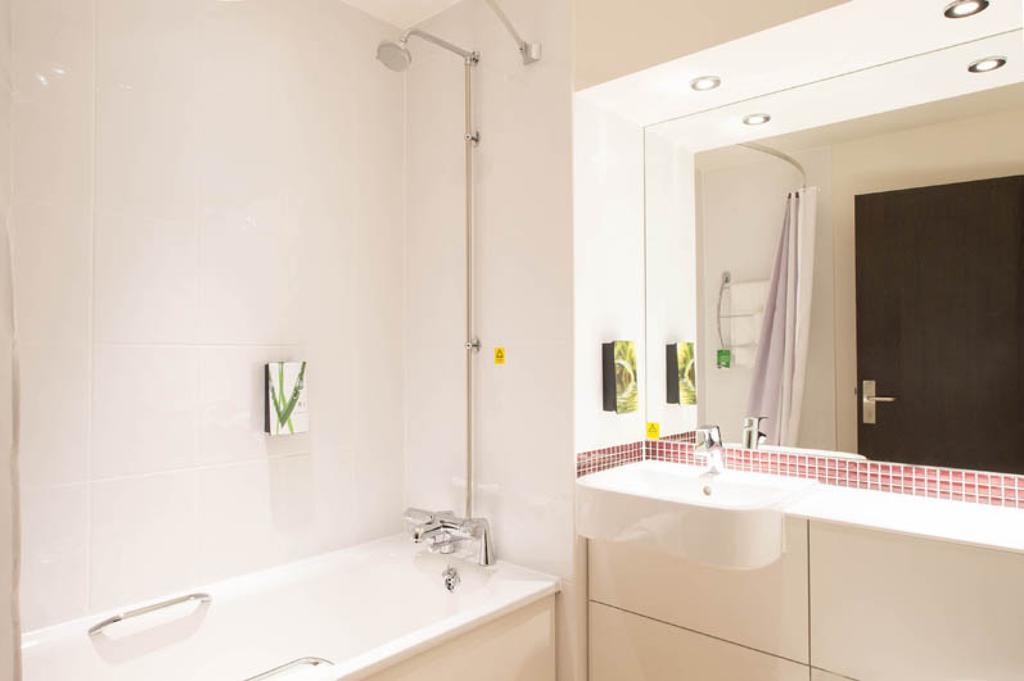 Premier Inn Birmingham City Centre Broad Street Εξωτερικό φωτογραφία