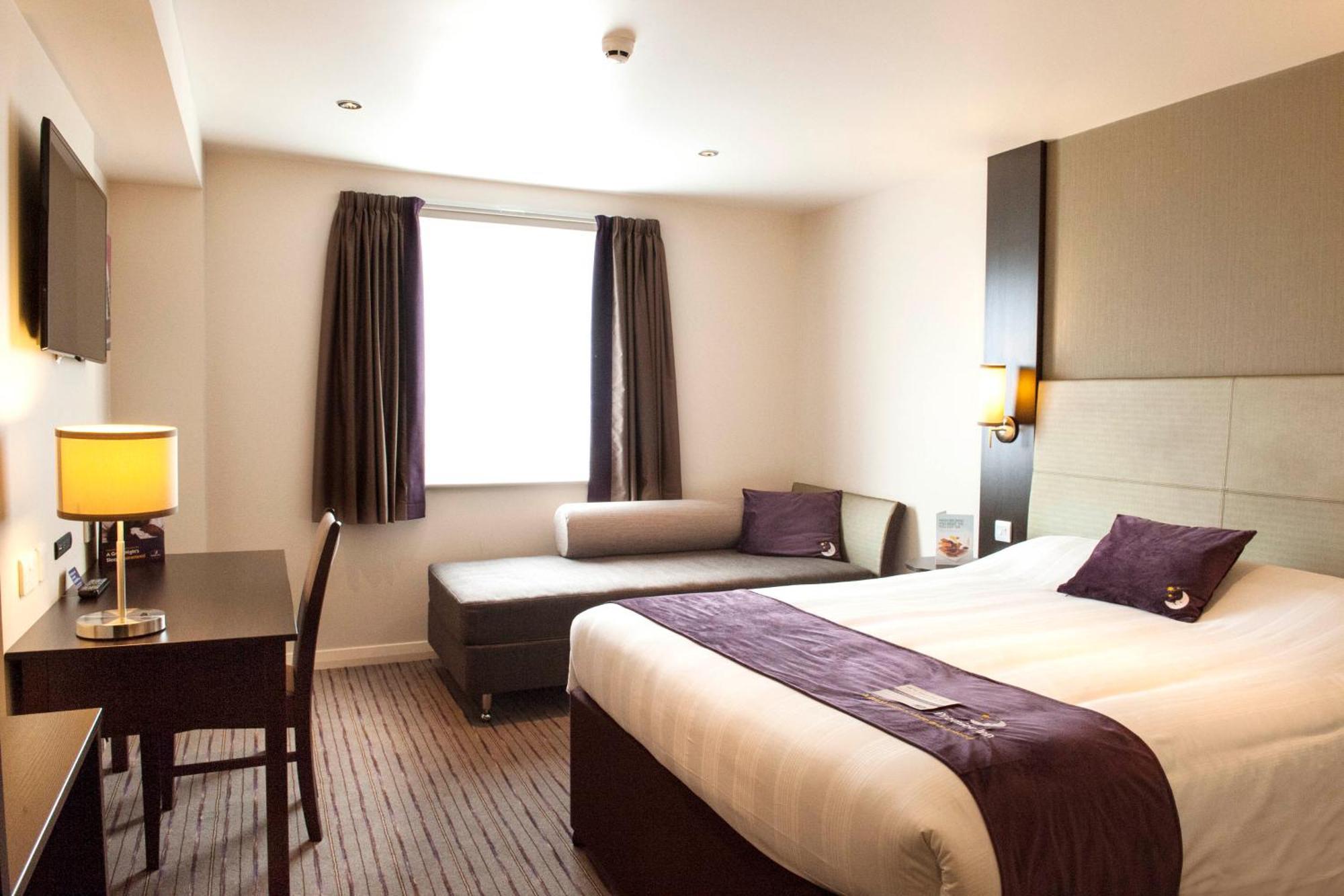 Premier Inn Birmingham City Centre Broad Street Εξωτερικό φωτογραφία